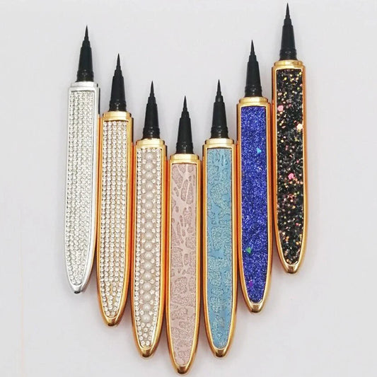 Self-adhesive false eyelashes with multicolour eyeliner for easy application and vibrant looks