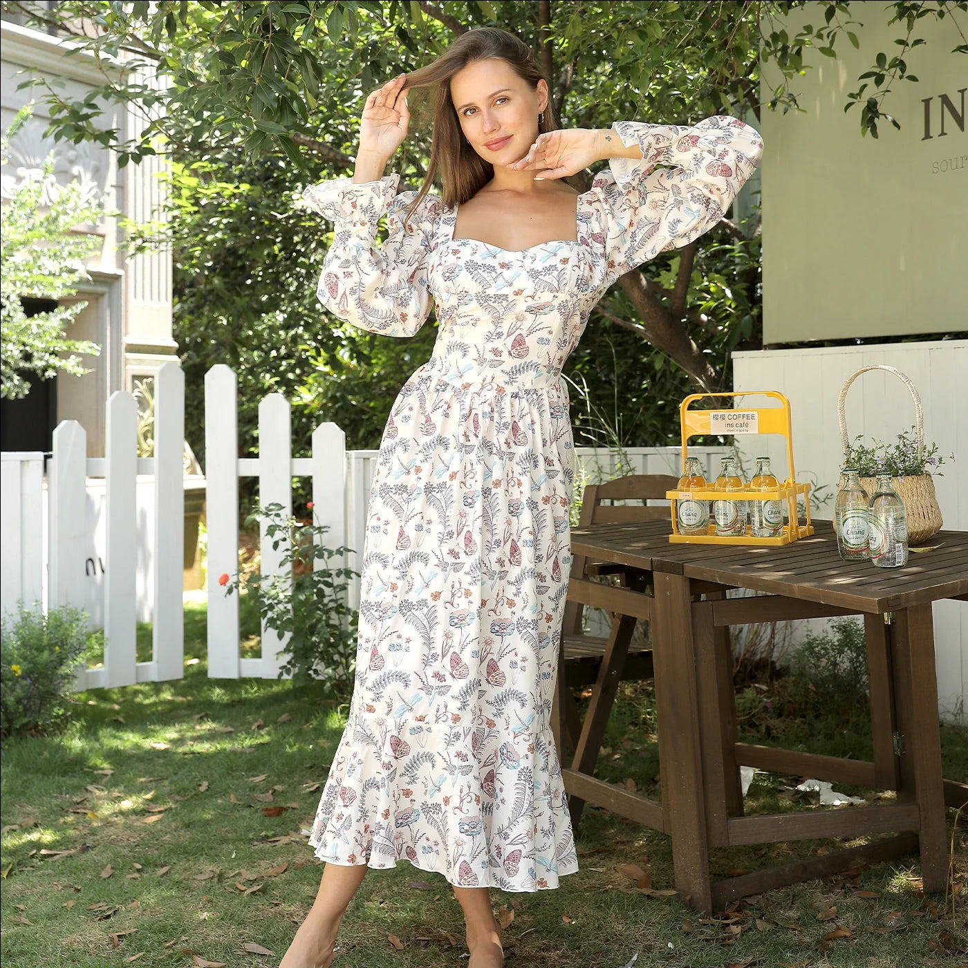 Elegant women's square neck printed long sleeve dress in floral design