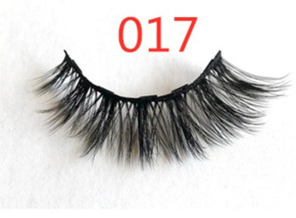 Magnetic false eyelashes set for easy, glue-free application and a stunning look.