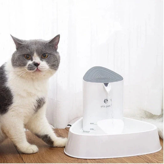1.5L automatic pet water fountain with white plastic body and LED light