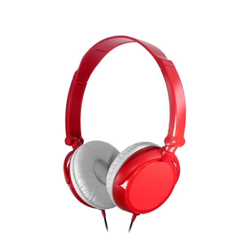 Wired over-ear headphones folded to 18x15x7cm with adjustable headband and 3.5mm plug