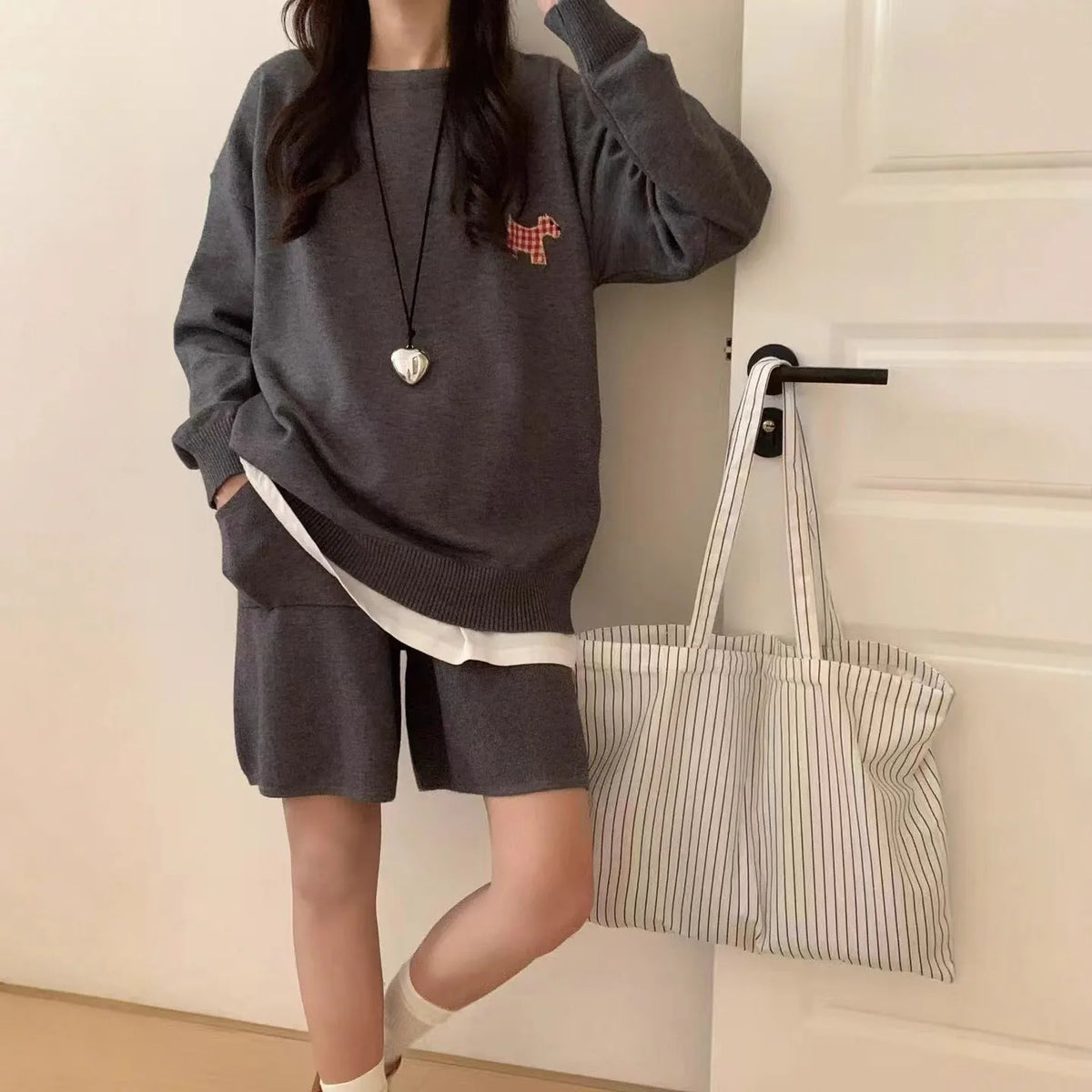 Women's casual knitted sweater and shorts set with animal embroidery in imitation cashmere fabric
