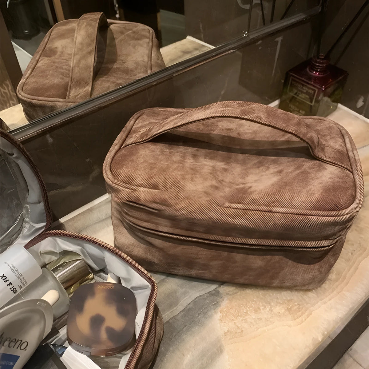 Waterproof portable partition storage handbag in PU leather, 23x11.5x15.5cm, grey or brown