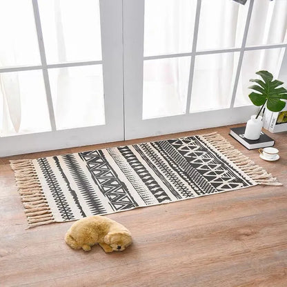Scandinavian style hand-woven cotton linen floor mat 60 x 90 cm with tassels in cactus pattern