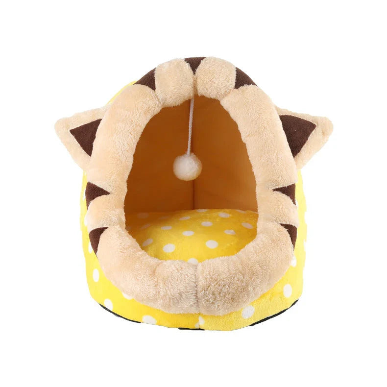 Cosy pet bed made with soft, high-quality fabric in a variety of colours and sizes for cats and small dogs