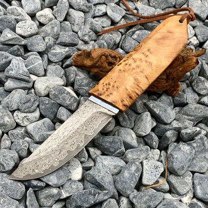 Outdoor Damascus pattern steel short knife with Thuja wood handle measuring 18cm