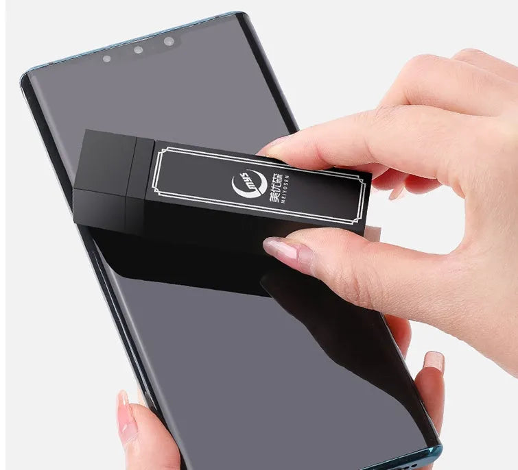 Black disposable mobile phone screen cleaner wipes pack of 40 sheets for decontamination