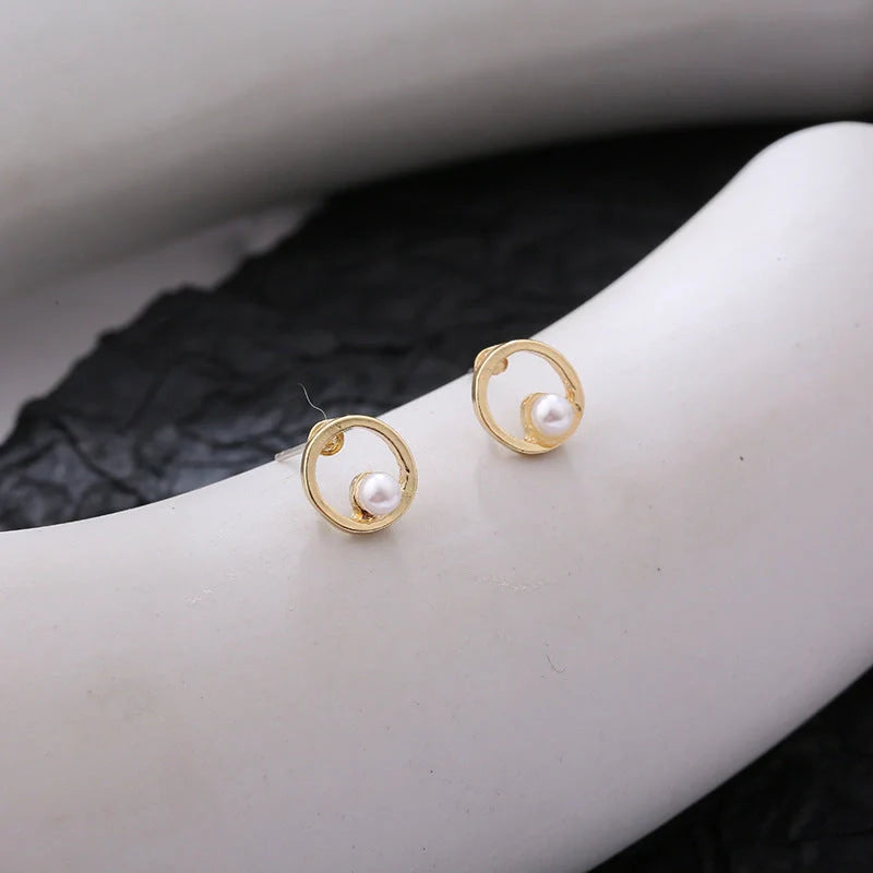 Stylish hollow diamond square stud earrings for women, perfect for any occasion.