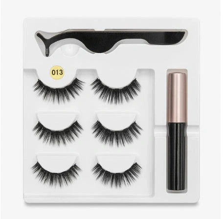 Magnetic false eyelashes set for easy, glue-free application and a stunning look.
