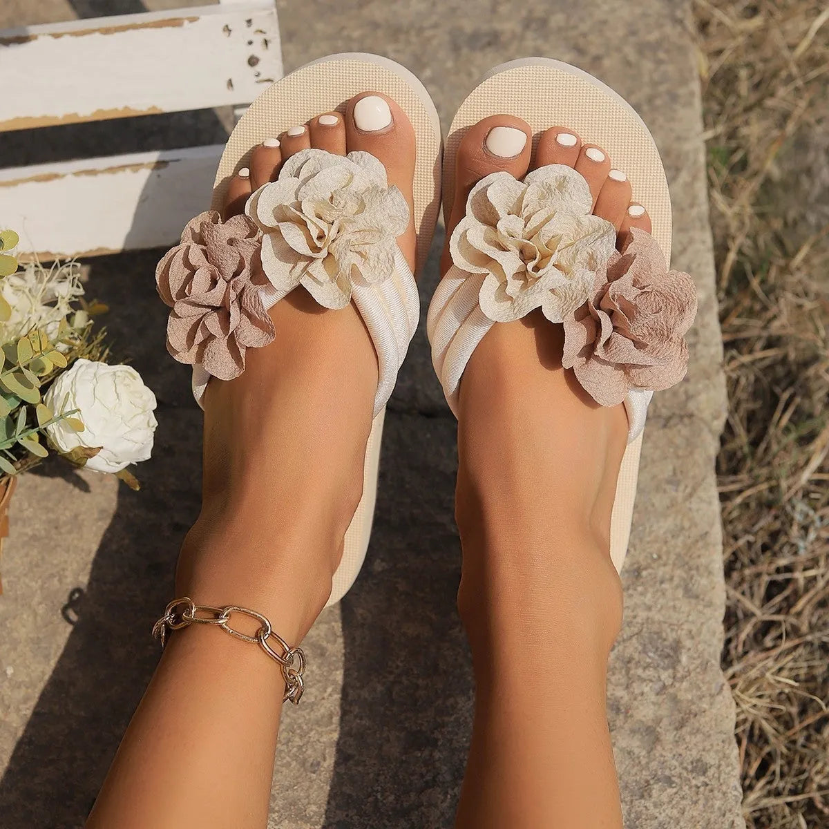 Korean style women's khaki beach sandals with round toe and rubber sole