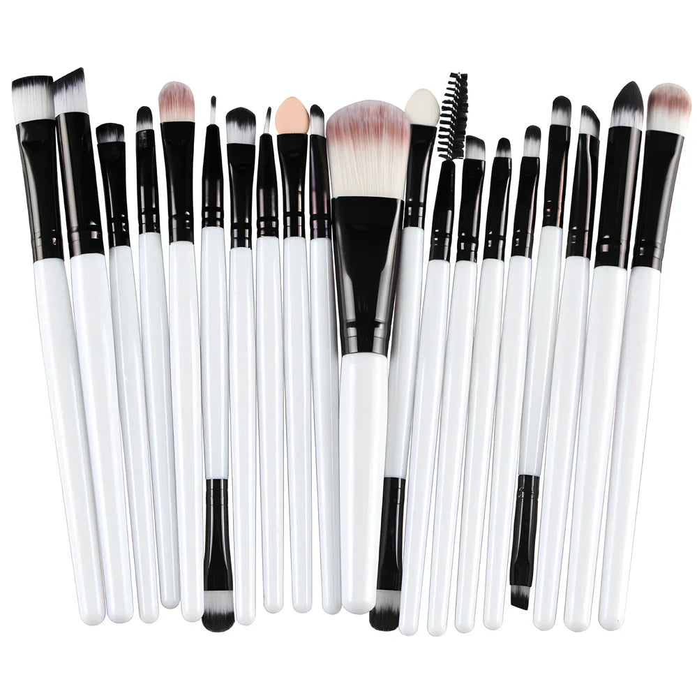 Cosmetic brush kit with 3cm nylon bristles and 14cm plastic handles in multiple colour options