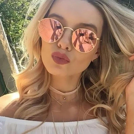 Stylish retro sunglasses for women with metal frame and glass lenses