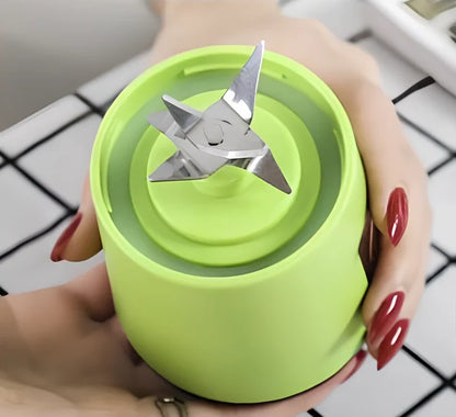 Portable USB rechargeable blender in blue with stainless steel blades, measuring 20 cm tall, for making smoothies.