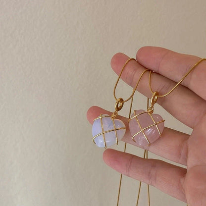 Elegant gold-plated moonstone necklace with a heart-shaped pendant, perfect for fashionable women and girls