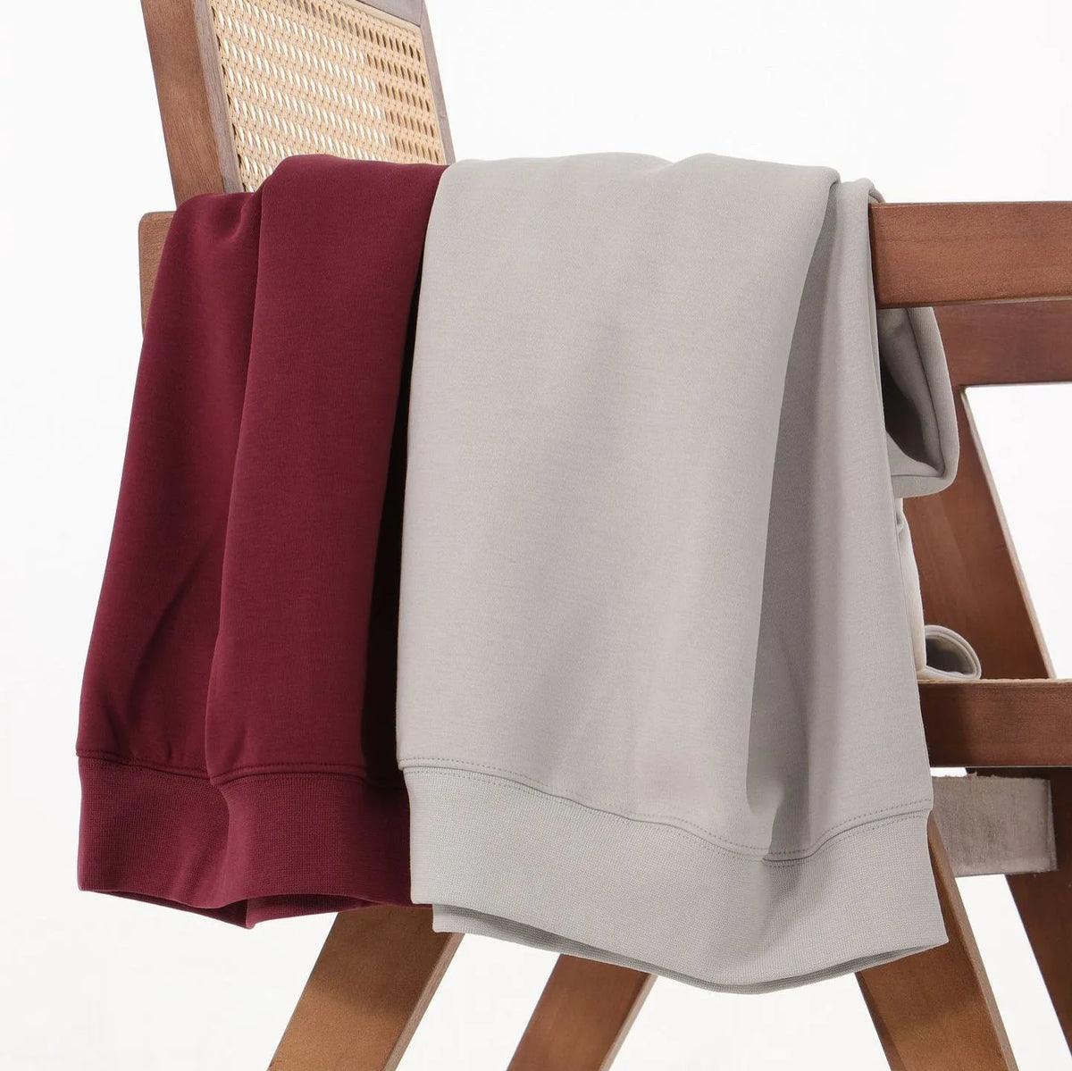 Unisex loose pullover hoodie in polyester, long sleeve, available in seven colours and sizes S to 3XL