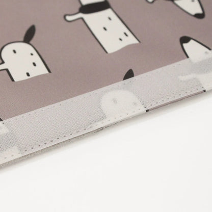 Dachshund cartoon design PU leather car seatbelt shoulder pad cover, 14 by 22 cm.