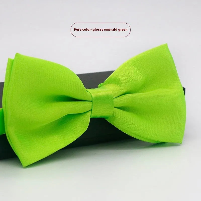 A solid colour pre-tied bow tie with an adjustable neck strap, shown in a classic flat head shape.