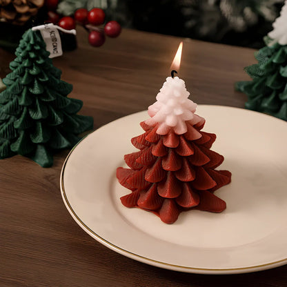 Christmas tree-shaped candle in silicone mold with soy wax and cotton wick measuring 4.5x4.5x10cm