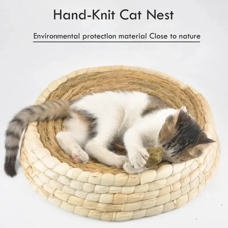 Straw woven bowl-shaped cat bed and scratching board made from straw and corn husk, hand-woven pet nest in five sizes.