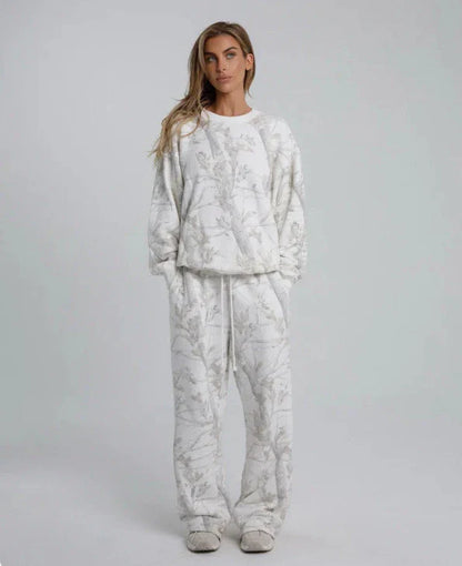 Stylish camo-printed hoodie and jogger set with 3D maple leaf design for autumn/winter fashion