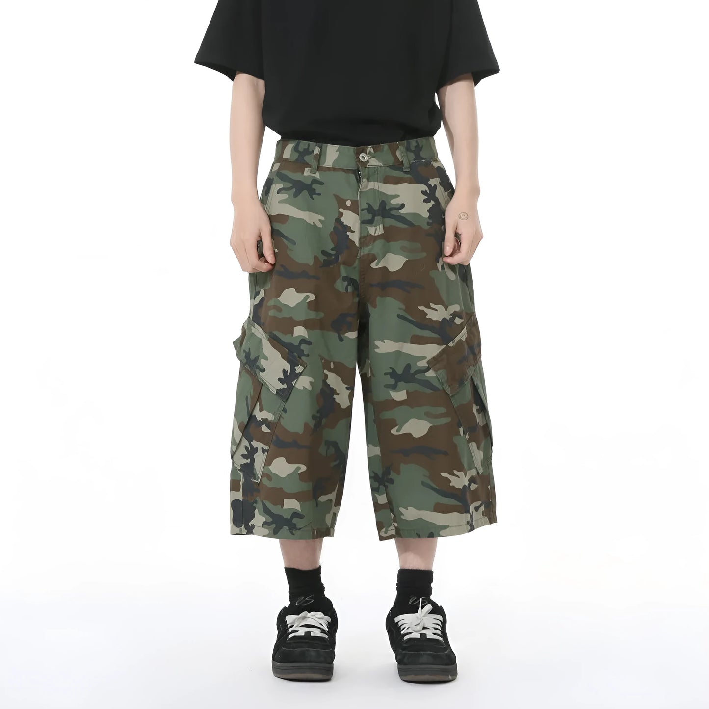 Cotton men's camouflage jeans with wide leg loose fit, cropped length, and large side pockets in sizes S to XL