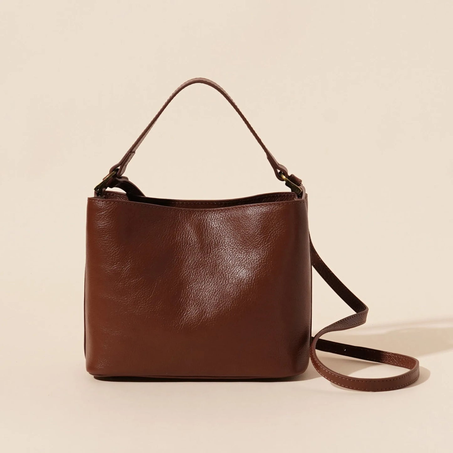 Sugar Brown genuine cowhide leather women's shoulder handbag with internal organiser pockets.