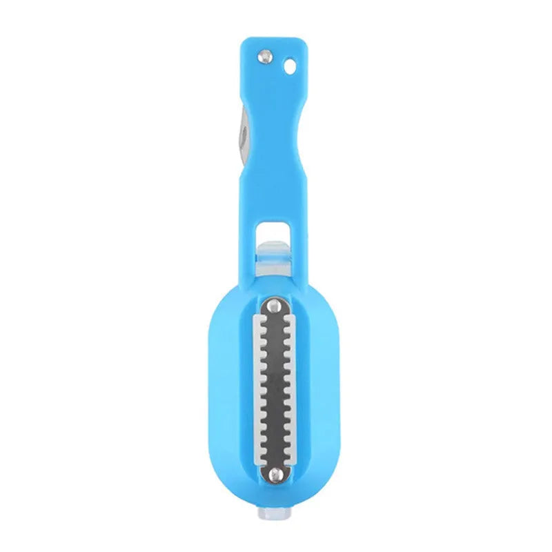 Fish-shaped scaler tool with cover to prevent scale splashing during fish cleaning