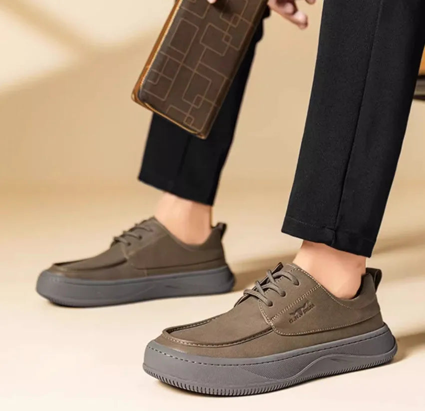 Retro brown leather lace-up casual shoes for men with visible stitching and a rubber sole.