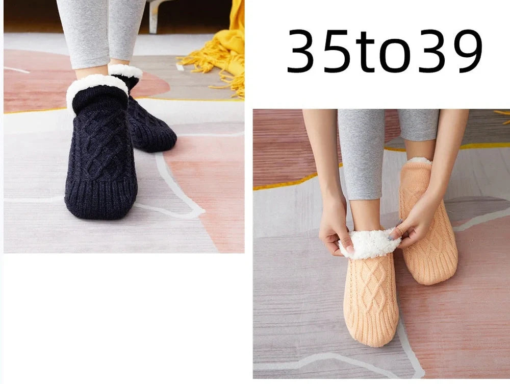 Pair of thickened non-slip indoor socks in navy V-fringe, 60% acrylic with sherpa lining for warm grip on floors, sizes 35-45