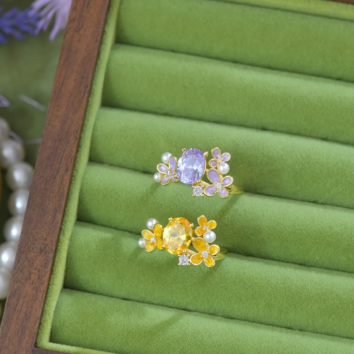 Women's adjustable open ring with flower and pearl design in yellow or light purple electroplated metal