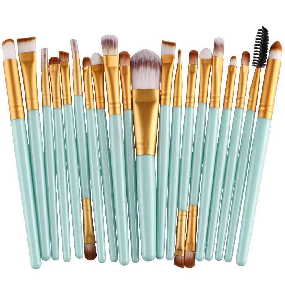 Cosmetic brush kit with 3cm nylon bristles and 14cm plastic handles in multiple colour options