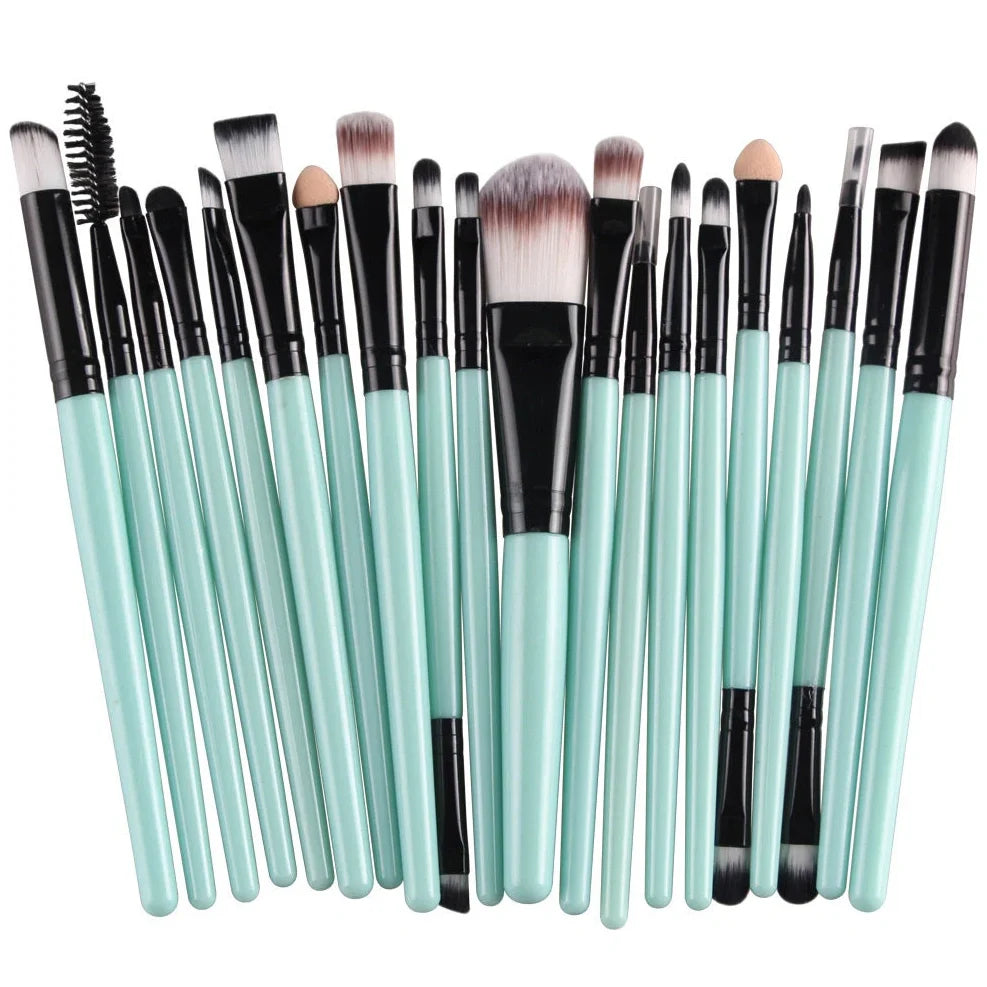 Cosmetic brush kit with 3cm nylon bristles and 14cm plastic handles in multiple colour options
