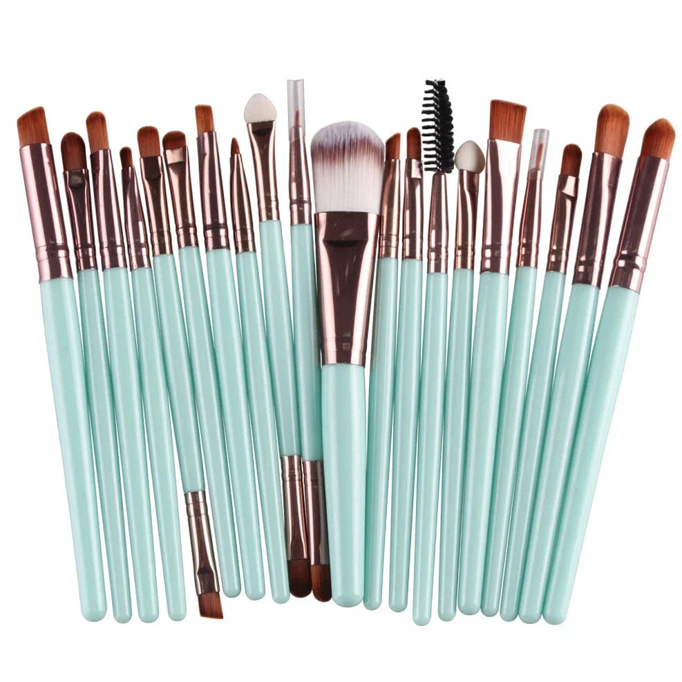 Cosmetic brush kit with 3cm nylon bristles and 14cm plastic handles in multiple colour options