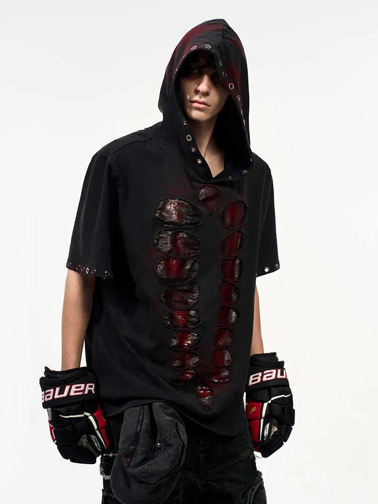 Hooded short-sleeved men's cut sequins T-shirt, loose-fitting design, available in black and sizes M, L, XL, casual unisex top with graphic prints and hooded collar.