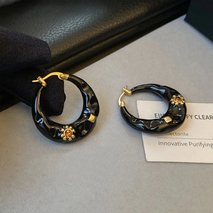 Retro-style alloy ear studs with rhinestone inlay and dripping oil finish in black and red options