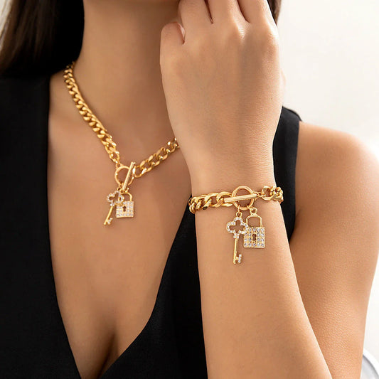 Elegant chain necklace and bracelet set with shiny lock and key pendant, fashionable ladies accessories