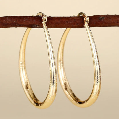 Geometric ring design ear clips for women with drop-shaped copper construction and electroplated finish