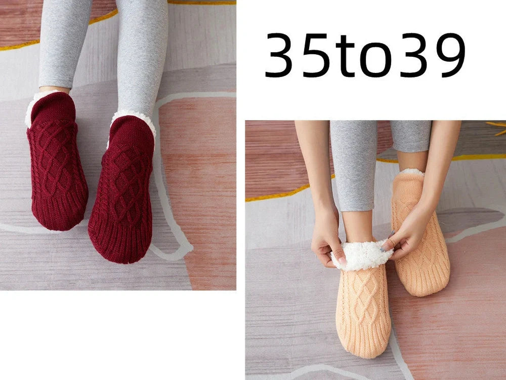 Pair of thickened non-slip indoor socks in navy V-fringe, 60% acrylic with sherpa lining for warm grip on floors, sizes 35-45