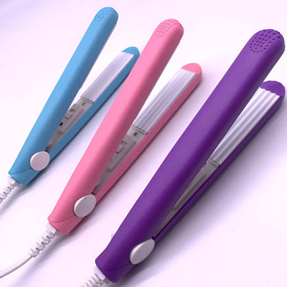 Mini splint hair straightener in pink, blue or purple, 17.5cm long, aluminium body, 180°C constant heat, 3D floating technology