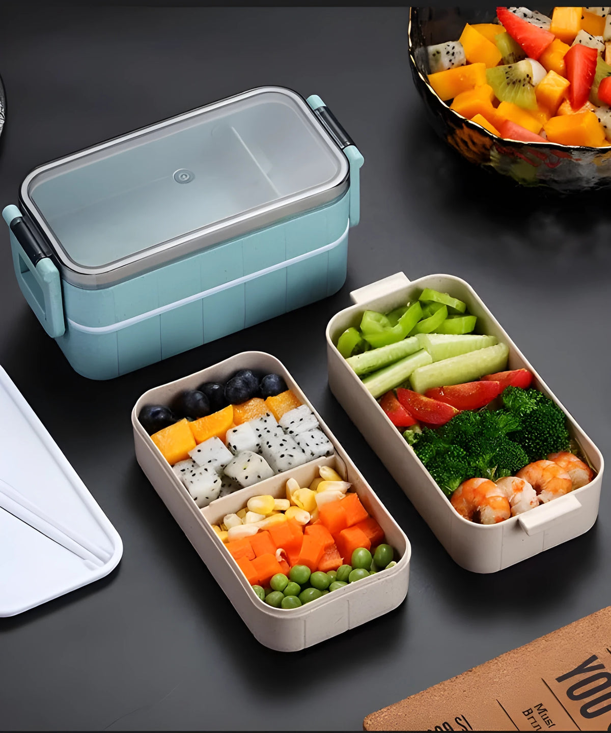 Square wheat straw lunch box with lock seal in blue, beige, or pink colours.