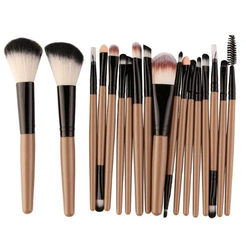 MAANGE 18-piece make-up and brush set with fan-shaped tools for blending and application