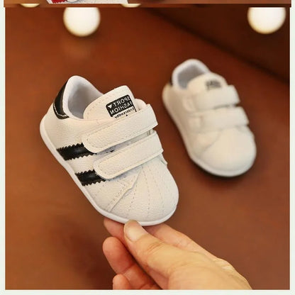 Baby toddler shoes 0-18 months with antiskid rubber sole, waterproof breathable upper, black and red, 11cm to 13cm.