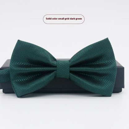 A solid colour pre-tied bow tie with an adjustable neck strap, shown in a classic flat head shape.