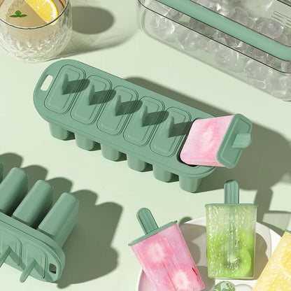 Green or beige portable popsicle mould for making homemade ice cream measuring 23.4 x 7.7 x 12 cm