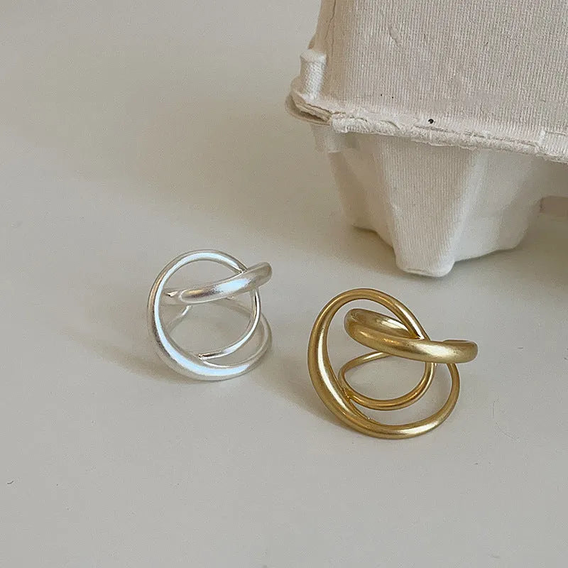 Three-dimensional interlaced geometric open ring in matte metal with real gold plating