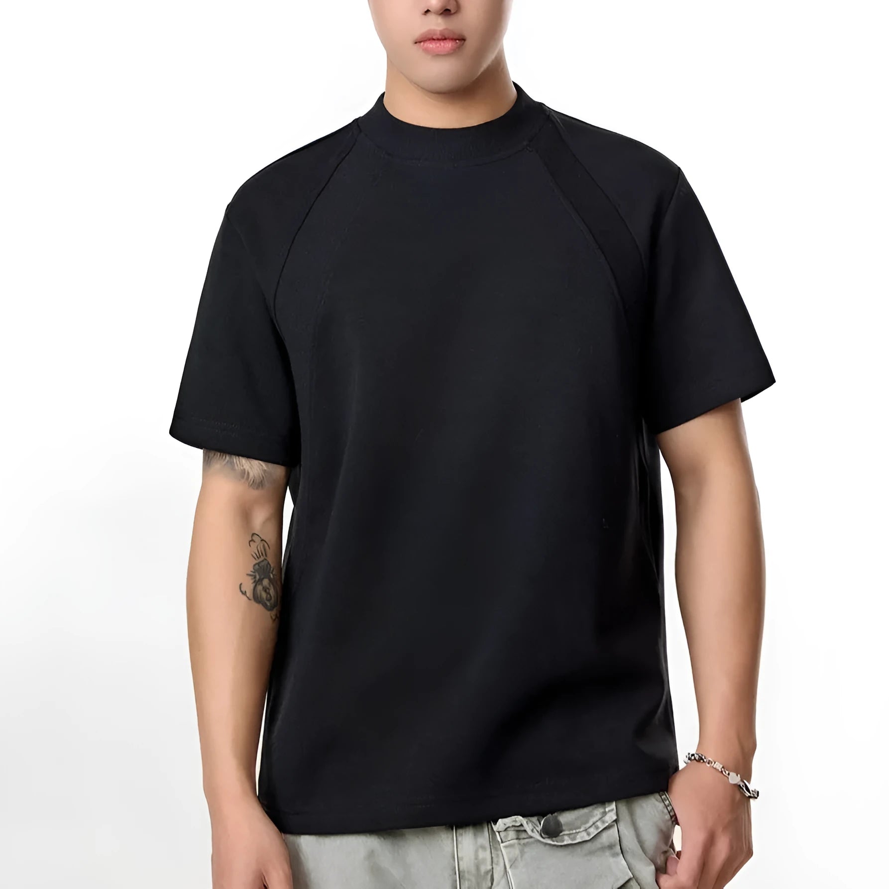 Loose-fit black short sleeve top with textured air layer stitching on a mannequin.