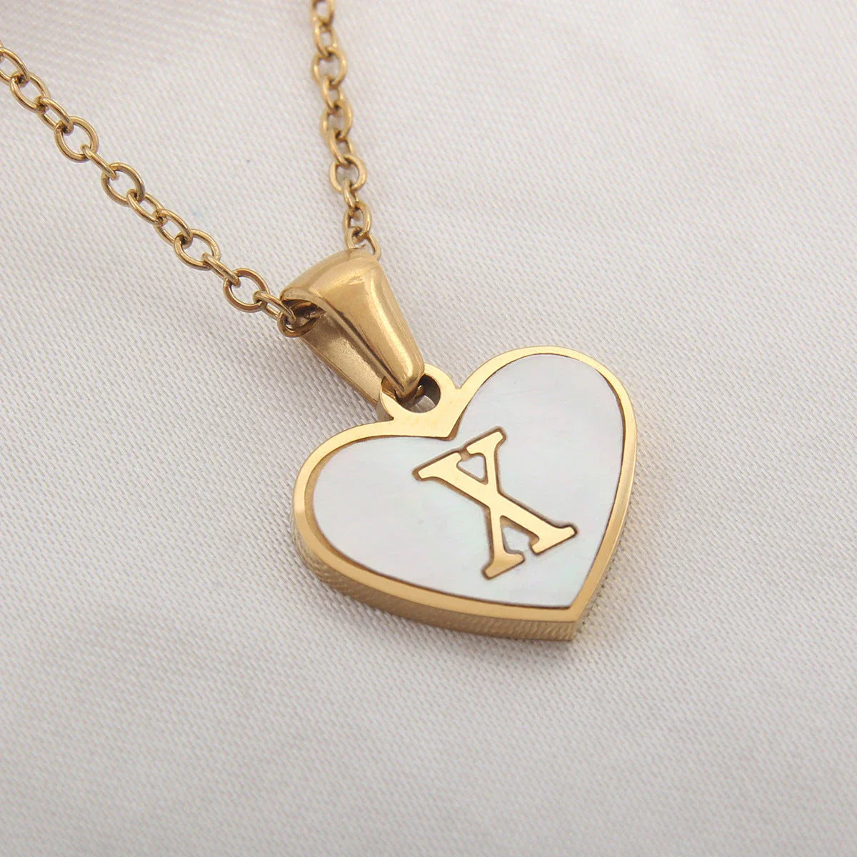 Personalized heart-shaped white shell necklace with adjustable clavicle chain, a stylish and versatile jewelry piece for women