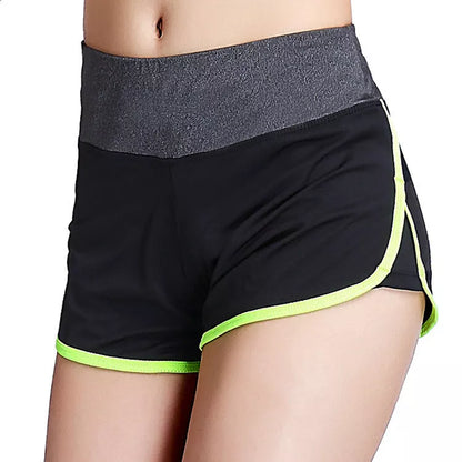 Women's two-piece sports shorts with built-in liner in various colours