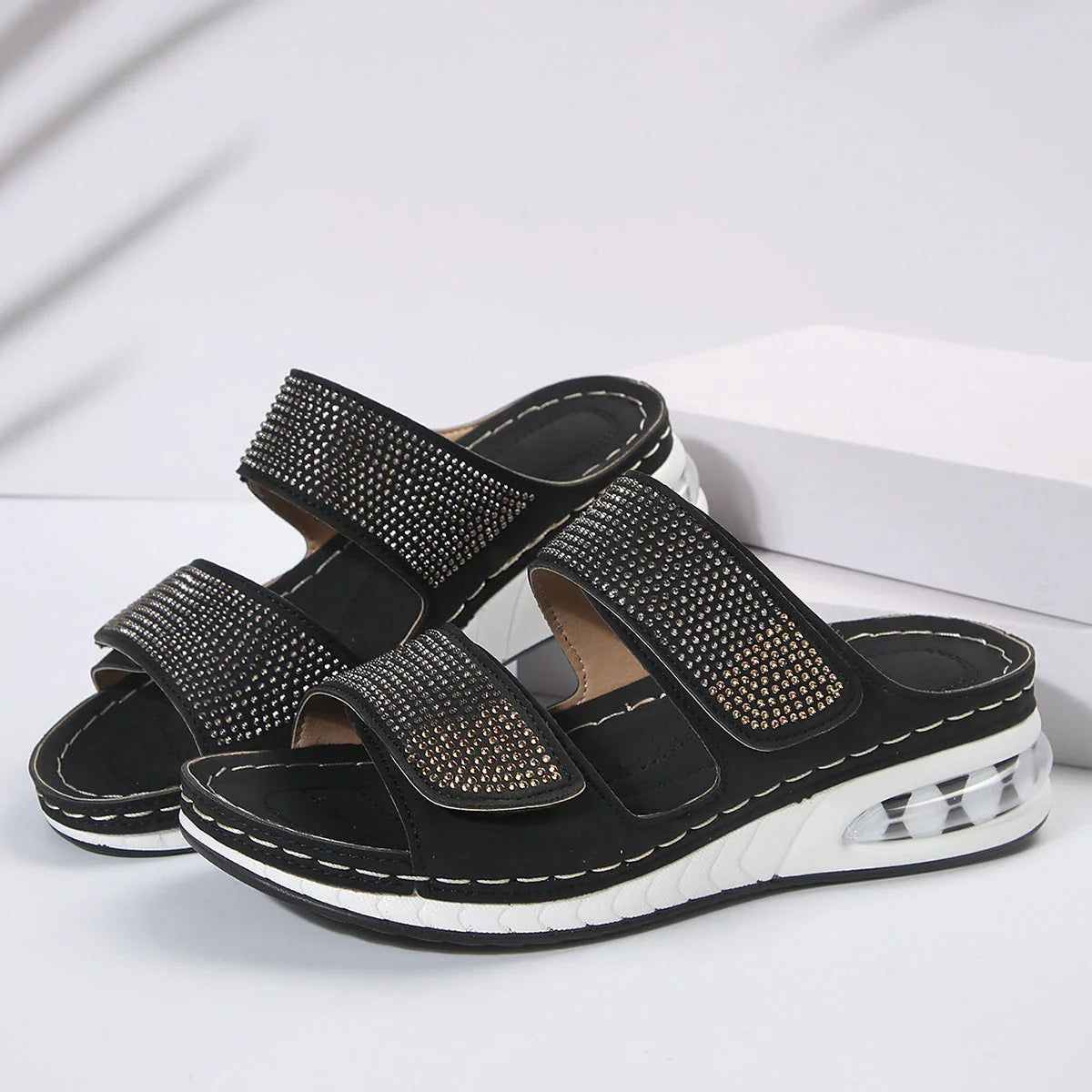 Stylish rhinestone-embellished summer sandals with air cushion sole and non-slip design