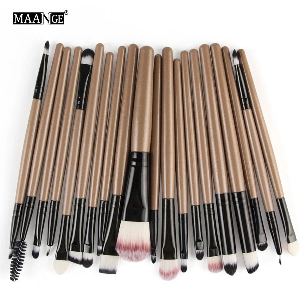 Cosmetic brush kit with 3cm nylon bristles and 14cm plastic handles in multiple colour options